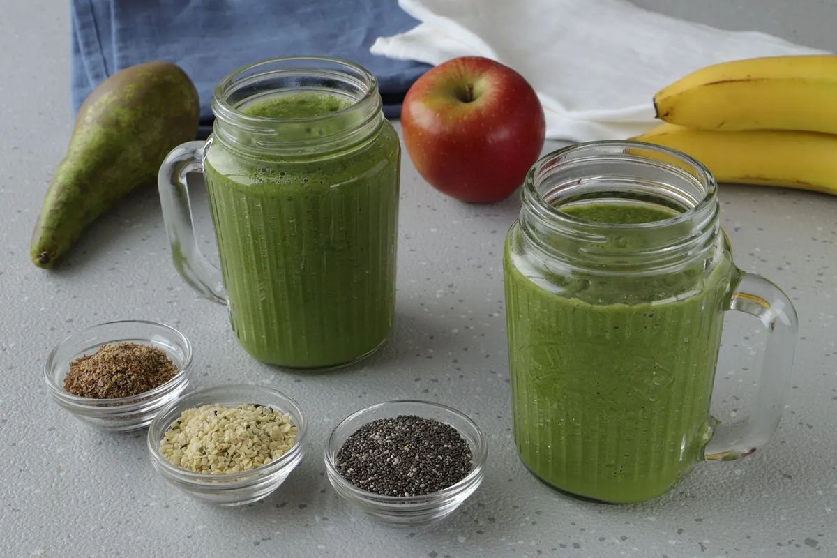 Smoothie épinards, kiwi, banane et graines