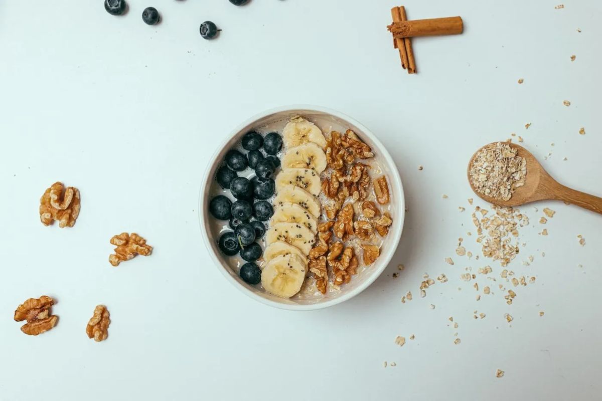 Porridge d'avoine aux myrtilles et noix
