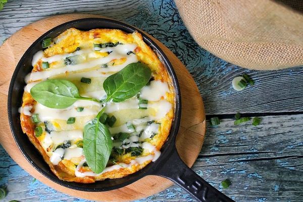 Œufs cocotte aux épinards et emmental râpé
