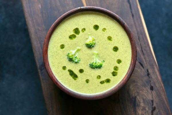 Velouté de légumes verts et tartine complète