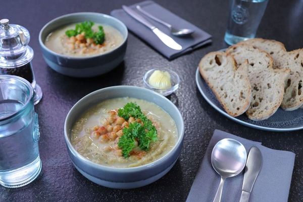 Soupe épaisse de pois chiches au cumin, citron et persil