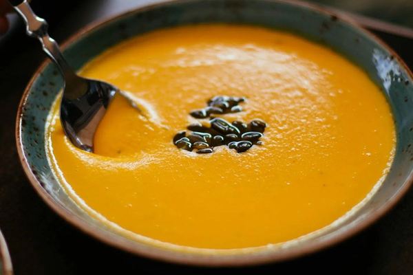 Velouté de potimarron au lait de coco léger et gingembre frais