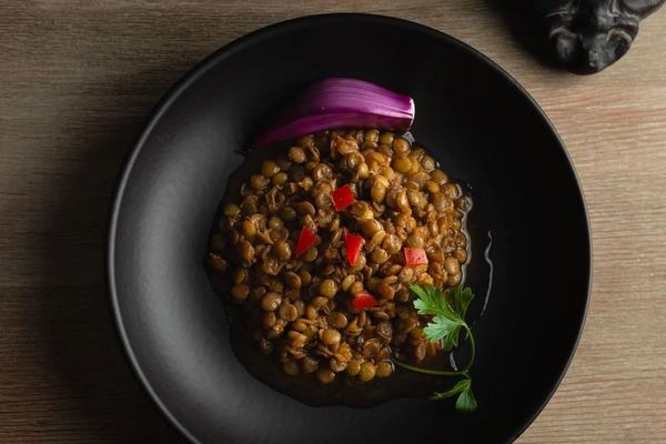 Salade de lentilles tiède, œuf mollet et moutarde à l'ancienne