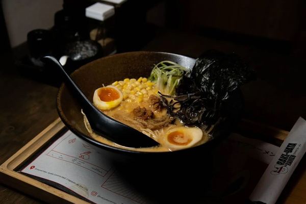 Ramen léger au miso, nouilles soba, shiitake et algue nori