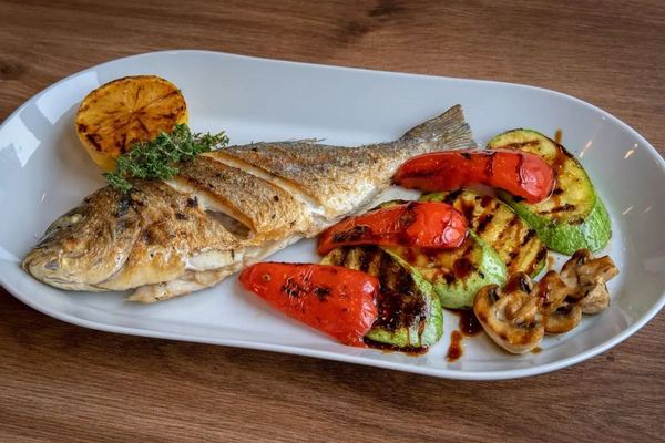 Dorade, riz complet et ratatouille