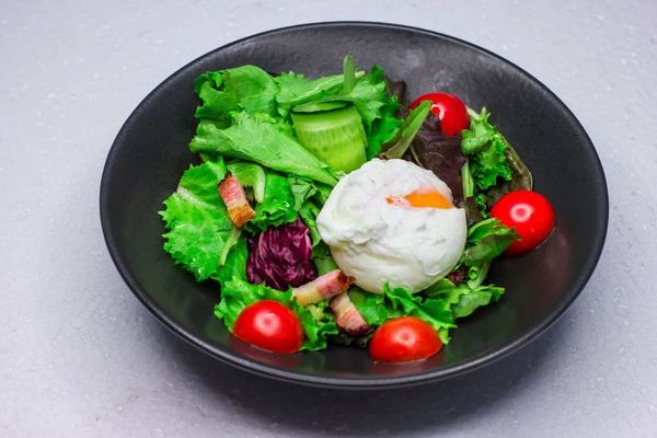Salade tiède de lentilles et œuf poché